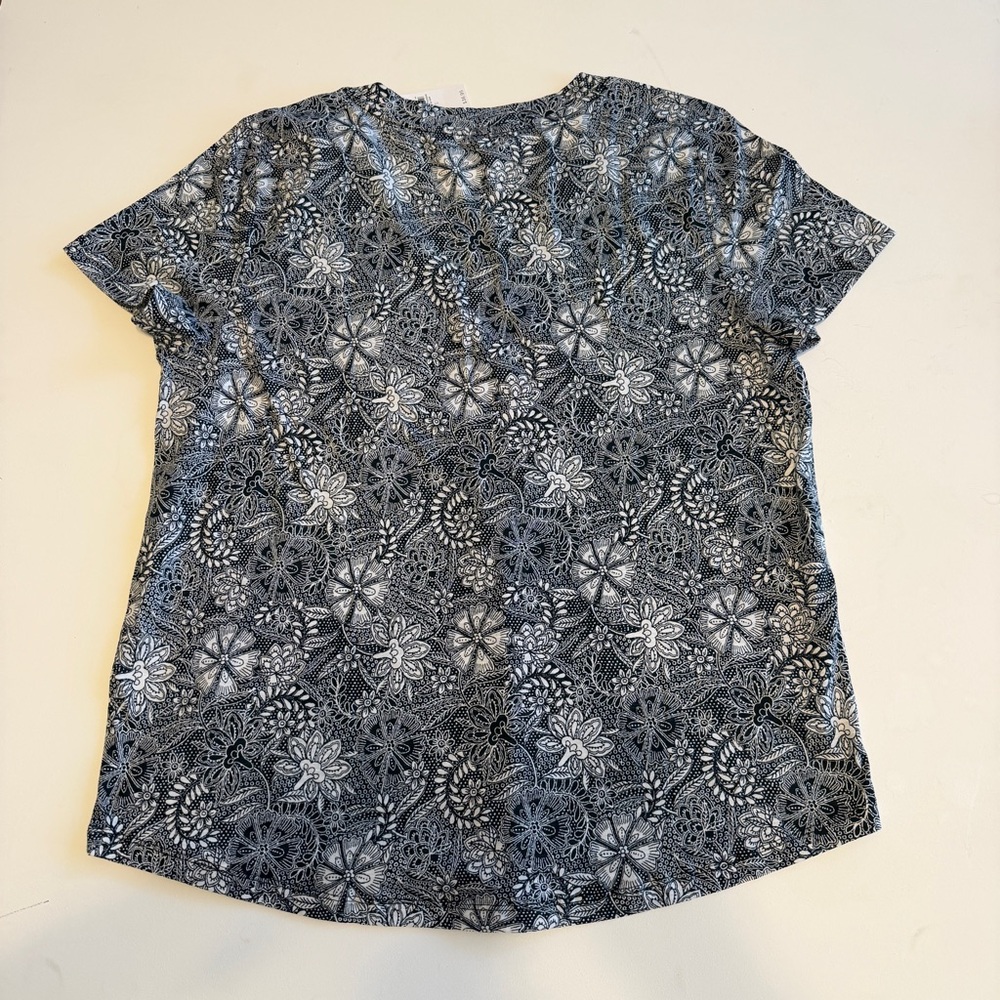 LOFT - Deco Everyday V Neck Tee in Gray - Picture 4 of 4